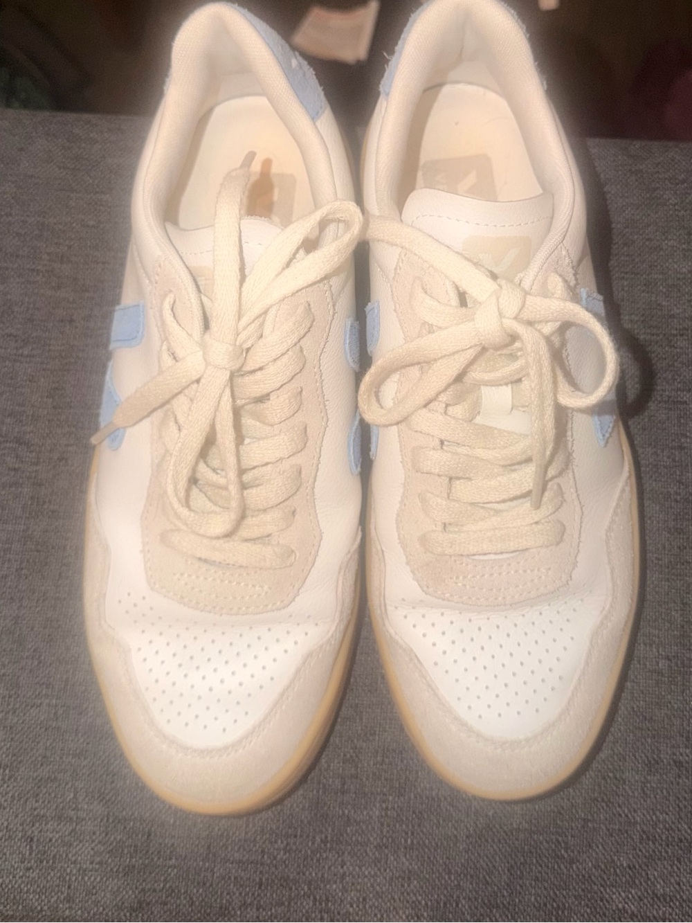 Women’s Veja V-90 sneaker size 38 (US 7)